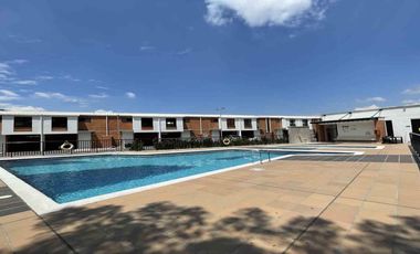 Casa de dos pisos en obra gris en el Conjunto Campestre Entrevientos, Jamundí