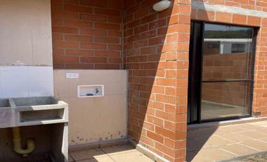 Casa de dos pisos en obra gris en el Conjunto Campestre Entrevientos, Jamundí