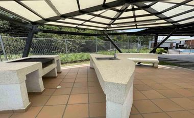 Casa de dos pisos en obra gris en el Conjunto Campestre Entrevientos, Jamundí