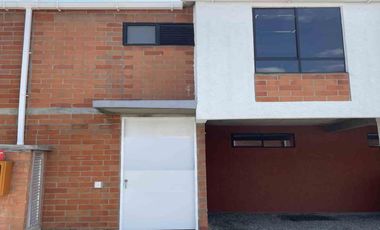 Casa de dos pisos en obra gris en el Conjunto Campestre Entrevientos, Jamundí