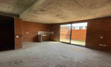 Casa de dos pisos en obra gris en el Conjunto Campestre Entrevientos, Jamundí