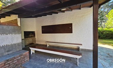 Casa en  Alquiler en Pinamar a 4 cuadras del Centro y 5 de la Playa