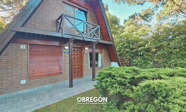 Casa en  Alquiler en Pinamar a 4 cuadras del Centro y 5 de la Playa