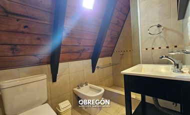 Casa en  Alquiler en Pinamar a 4 cuadras del Centro y 5 de la Playa