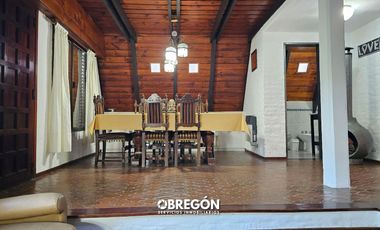 Casa en  Alquiler en Pinamar a 4 cuadras del Centro y 5 de la Playa