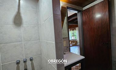 Casa en  Alquiler en Pinamar a 4 cuadras del Centro y 5 de la Playa