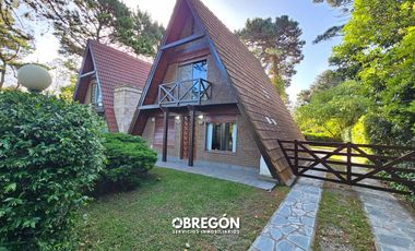 Casa en  Alquiler en Pinamar a 4 cuadras del Centro y 5 de la Playa