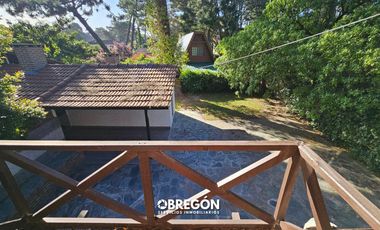 Casa en  Alquiler en Pinamar a 4 cuadras del Centro y 5 de la Playa