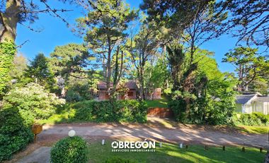 Casa en  Alquiler en Pinamar a 4 cuadras del Centro y 5 de la Playa