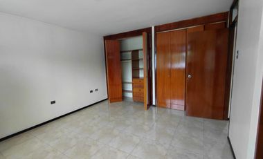 ALQUILER DEPARTAMENTO AMPLIO URDESA CENTRAL PARQUEO PRIVADO (DB)