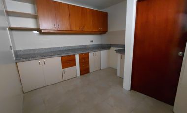 ALQUILER DEPARTAMENTO AMPLIO URDESA CENTRAL PARQUEO PRIVADO (DB)