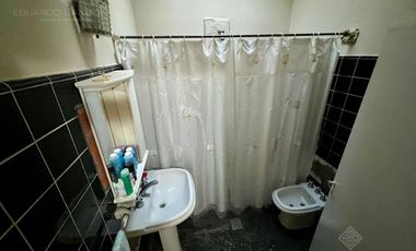 2 dorm   2 baños   jardín   cochera - VENTA DIRECTA!!
