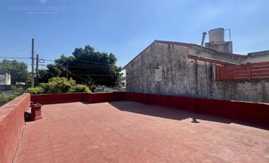 Impecable inmueble con garage y jardín - Vta Directa - OPORTUNIDAD!!!