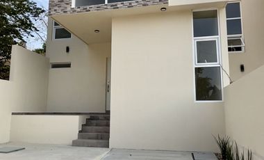 CASA EN VENTA EN PRIVADA DEL FRACCIONAMIENTO SABINES
