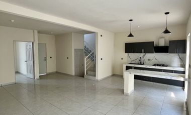 CASA EN VENTA EN PRIVADA DEL FRACCIONAMIENTO SABINES