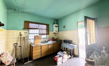 Venta Casa con 2 dormitorios en Remedios de Escalada.