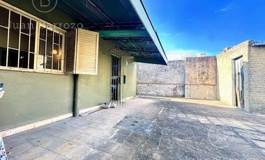 Venta Casa con 2 dormitorios en Remedios de Escalada.