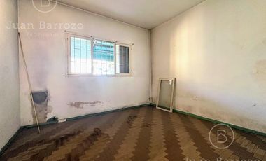 Venta Casa con 2 dormitorios en Remedios de Escalada.