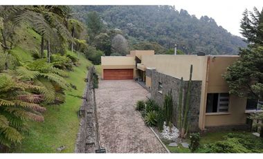 Venta de Hermosa Casa en Las Palmas en Exclusiva Unidad Cerrada