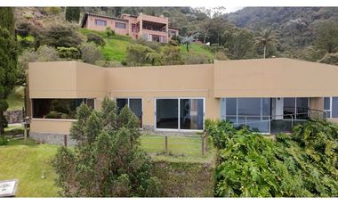 Venta de Hermosa Casa en Las Palmas en Exclusiva Unidad Cerrada