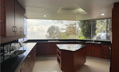 Venta de Hermosa Casa en Las Palmas en Exclusiva Unidad Cerrada