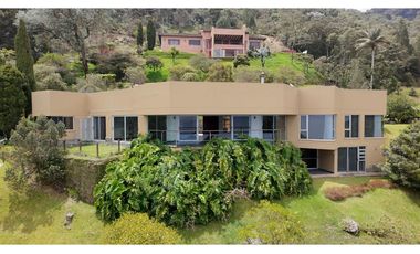 Venta de Hermosa Casa en Las Palmas en Exclusiva Unidad Cerrada