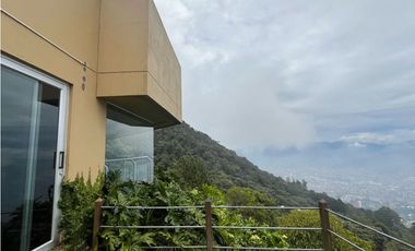 Venta de Hermosa Casa en Las Palmas en Exclusiva Unidad Cerrada