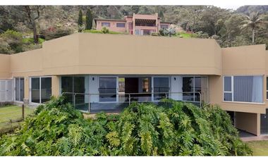 Venta de Hermosa Casa en Las Palmas en Exclusiva Unidad Cerrada