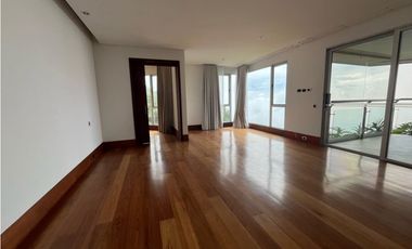 Venta de Hermosa Casa en Las Palmas en Exclusiva Unidad Cerrada