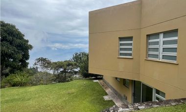 Venta de Hermosa Casa en Las Palmas en Exclusiva Unidad Cerrada