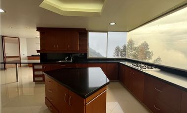 Venta de Hermosa Casa en Las Palmas en Exclusiva Unidad Cerrada