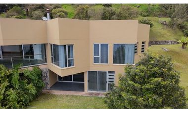 Venta de Hermosa Casa en Las Palmas en Exclusiva Unidad Cerrada