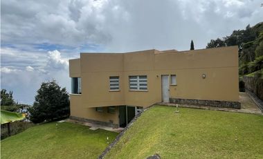 Venta de Hermosa Casa en Las Palmas en Exclusiva Unidad Cerrada