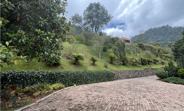 Venta de Hermosa Casa en Las Palmas en Exclusiva Unidad Cerrada