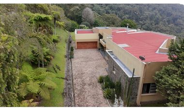 Venta de Hermosa Casa en Las Palmas en Exclusiva Unidad Cerrada