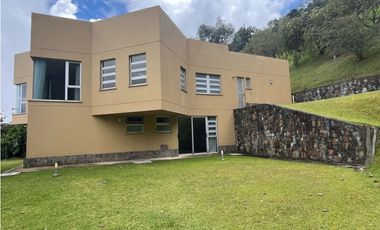 Venta de Hermosa Casa en Las Palmas en Exclusiva Unidad Cerrada
