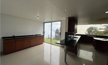Venta de Hermosa Casa en Las Palmas en Exclusiva Unidad Cerrada