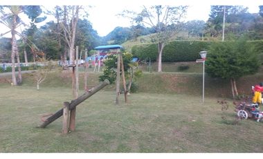SE VENDE HERMOSA CASA CAMPESTE CON MUELLE PRIVADO