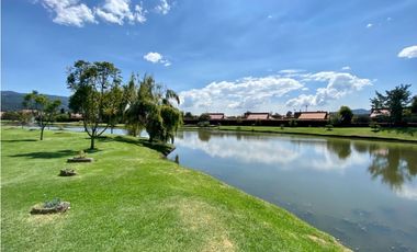 SE ARRIENDA CASA EN HACIENDA FONTANAR