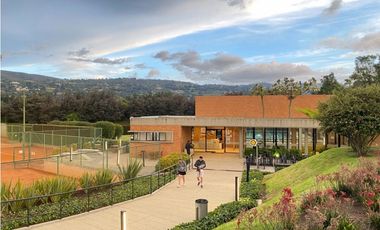 SE ARRIENDA CASA EN HACIENDA FONTANAR