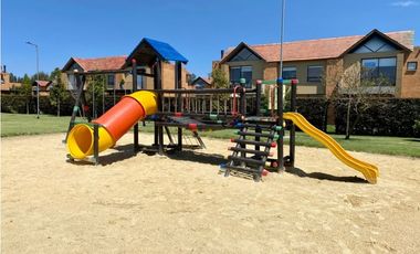 SE ARRIENDA CASA EN HACIENDA FONTANAR