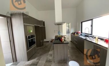 Bonita casa en venta en Lomas de Vallescondido