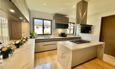 VENTA CASA SANTA MARIA ACABADOS DE LUJO 4 y 3 RECAMARAS THE WOODS MLD