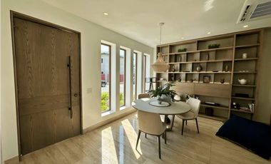 VENTA CASA SANTA MARIA ACABADOS DE LUJO 4 y 3 RECAMARAS THE WOODS MLD