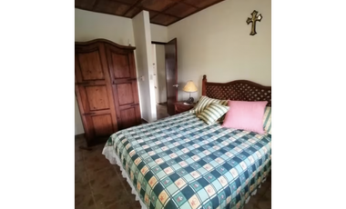 CERRO AZUL / FORTIN / 2627M / 3 NIVELES / 3 HAB / VACIA / 5 PARKING