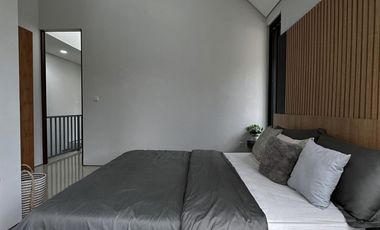 Rumah minimalis modern townhouse selangkah ke tol andara