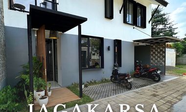 Rumah minimalis modern townhouse selangkah ke tol andara