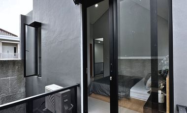 Rumah minimalis modern townhouse selangkah ke tol andara