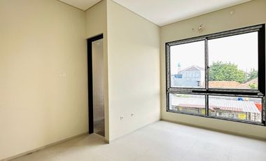 Rumah konsep modern living dalam townhouse jagakarsa