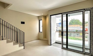 Rumah konsep modern living dalam townhouse jagakarsa